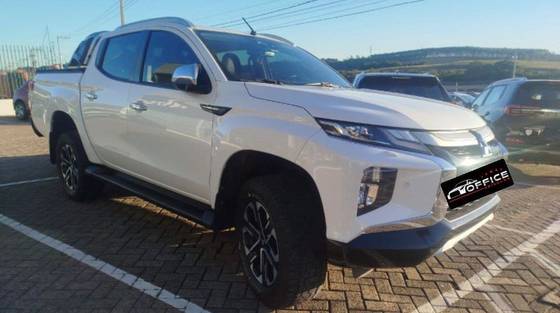 MITSUBISHI L200 TRITON 2.4 16V TURBO DIESEL SPORT HPE-S CD 4P 4X4 AUTOMÁTICO MITSUBISHI L200 TRITON 2.4 16V TURBO DIESEL SPORT HPE-S CD 4P 4X4 AUTOMÁTICO